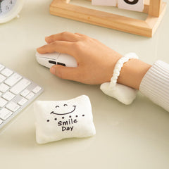 Fashionable Hand Rest Bracelet